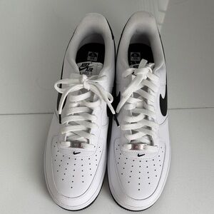 Nike Men's White and Black Sneakers